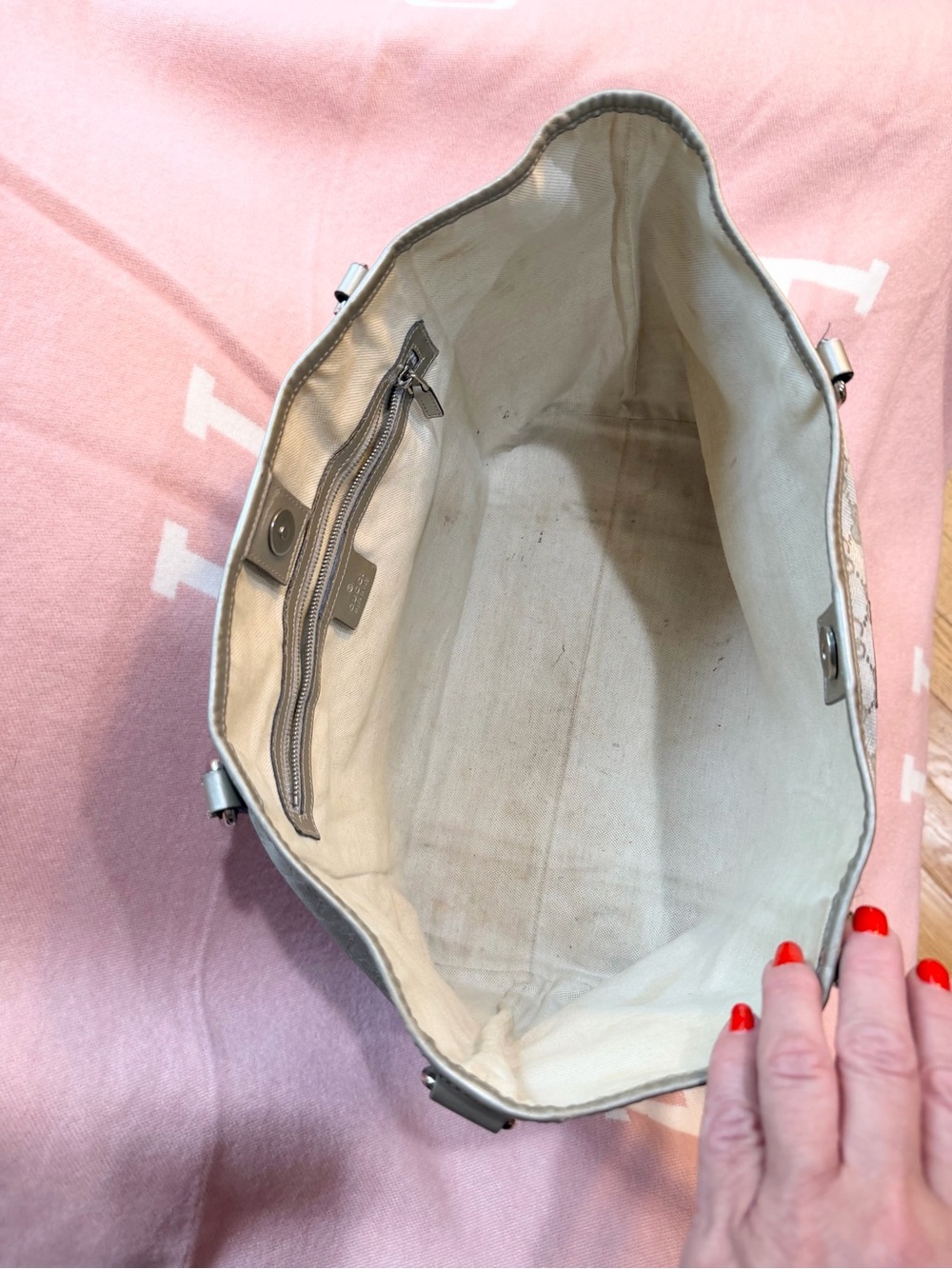 SUNDAY ONLY PRICE!! GUCCI ⭐️ Metallic Gray Tote Bag! - Picture 13 of 16